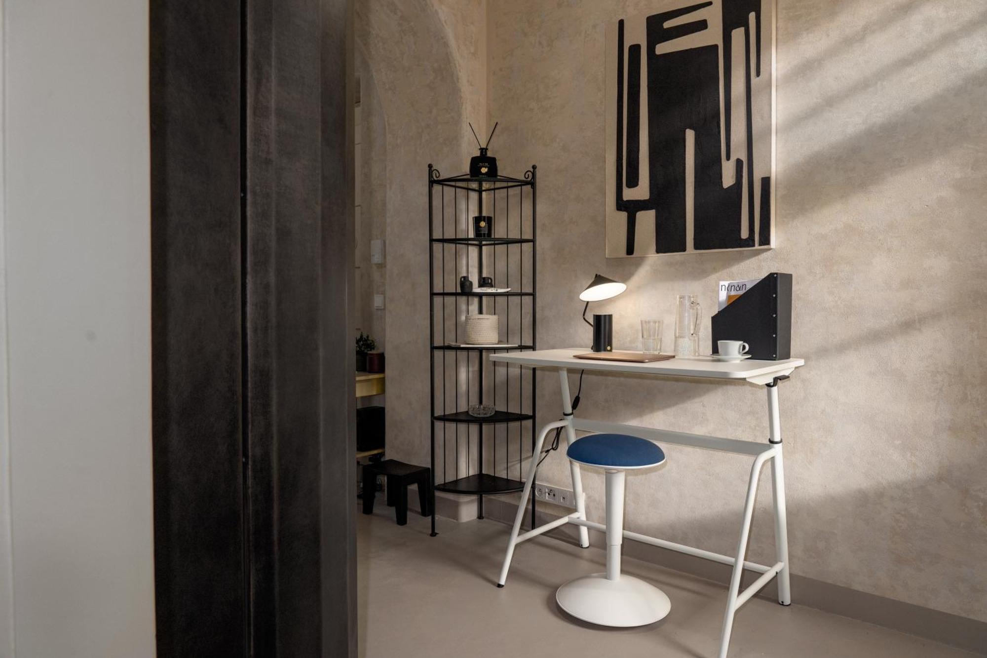Days - Balcony - Workplace - Great Vibe Apartament Praga