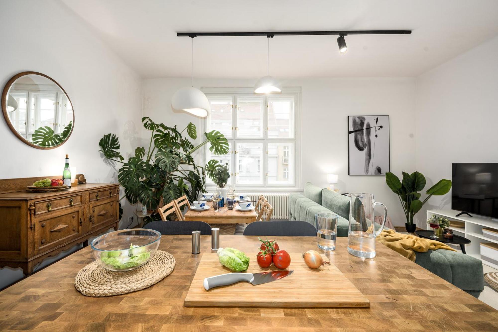 Days - Balcony - Workplace - Great Vibe Apartament Praga
