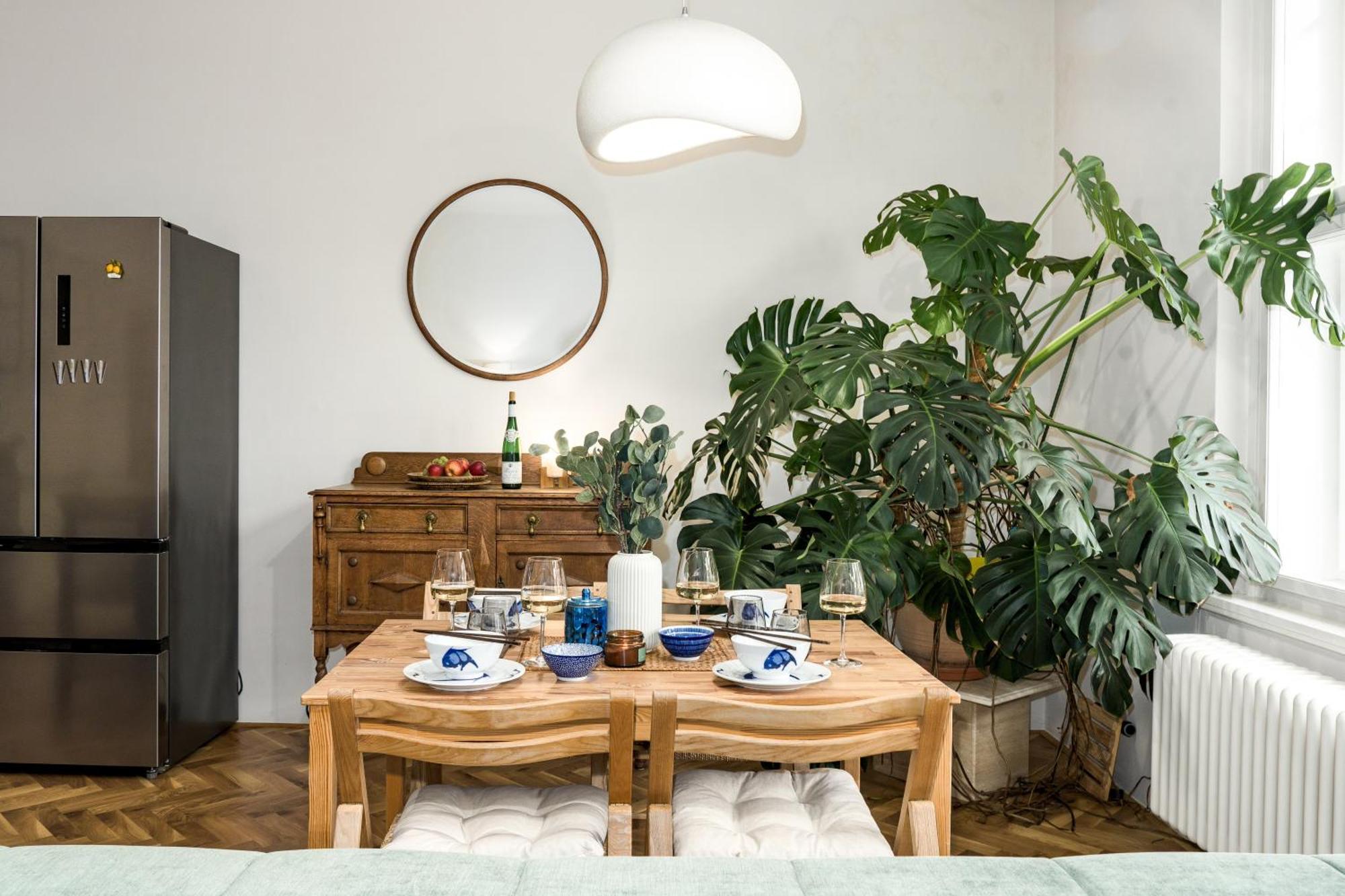 Days - Balcony - Workplace - Great Vibe Apartmán Praha